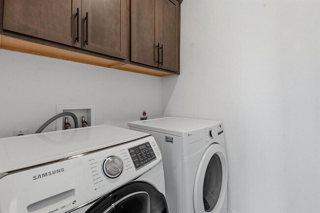 Building Photo - 1102 Sage Thrasher Cir