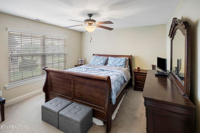 Building Photo - Luxury 5 Bedroom West Knox Home