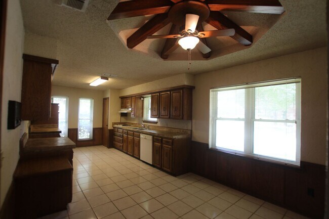 Building Photo - Beautiful 3 bedroom 2 bath home in Tyler!