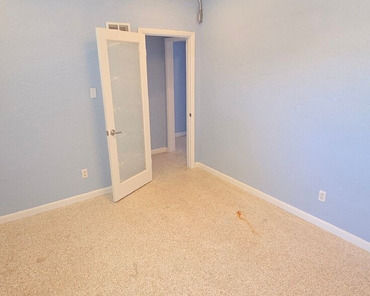 Building Photo - 921 Ridgewood Ave