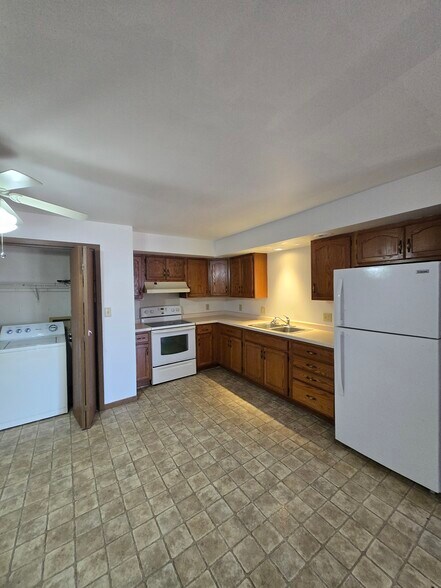 Building Photo - 1324 W Main St