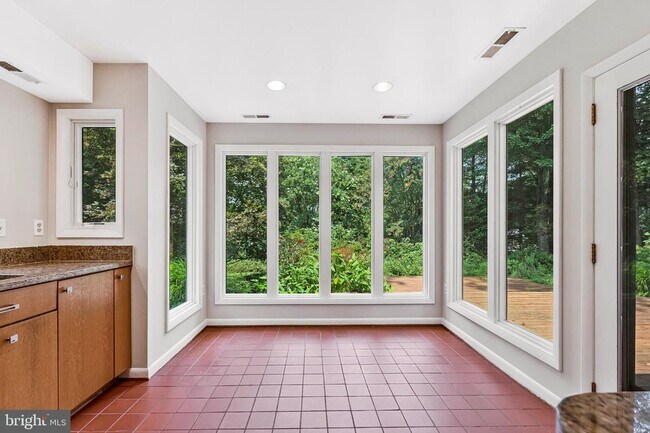 Building Photo - 6534 Jay Miller Dr