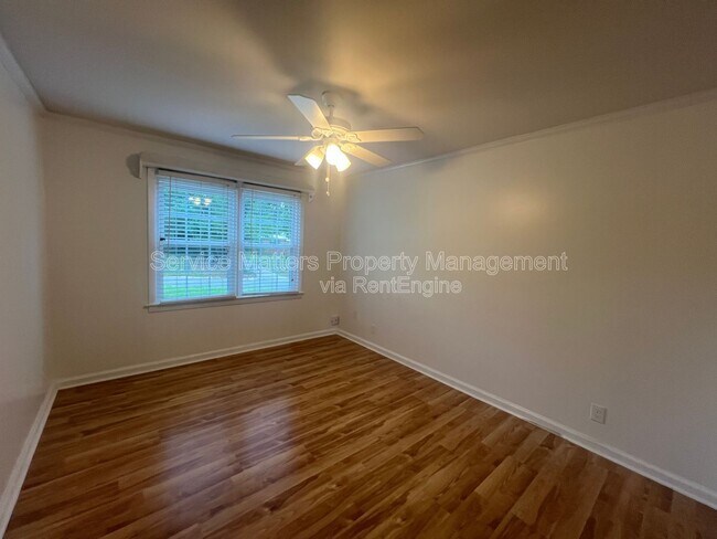 Building Photo - 1401 E 34th St