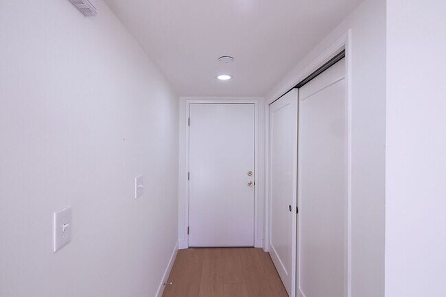 Building Photo - 3155 Montrose Ave