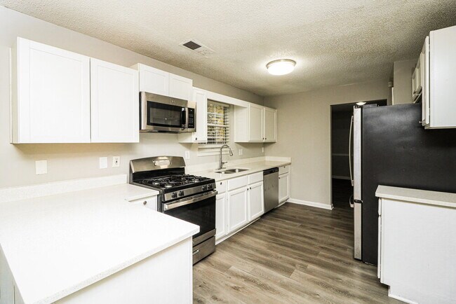 Building Photo - 852 Cascade Crossing