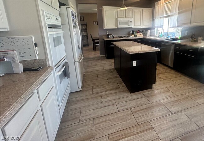 Building Photo - 2076 Santina Ave