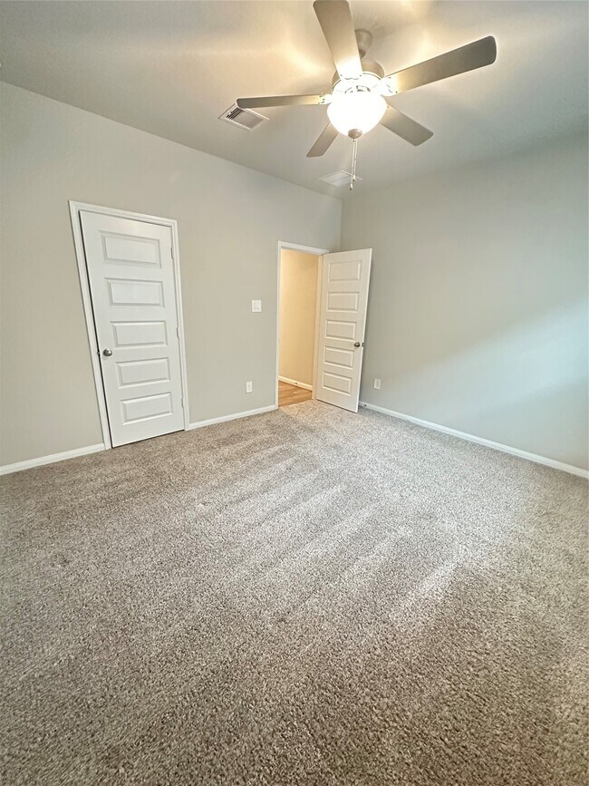 Building Photo - 3435 Dry Creek Dr