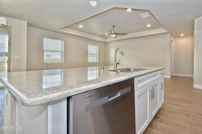 Building Photo - 705 Paseo De La Reina St