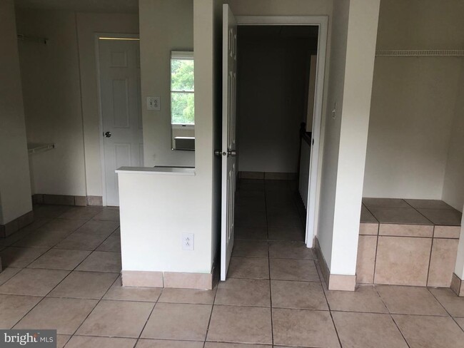Building Photo - 8426 Lazy Creek Ct