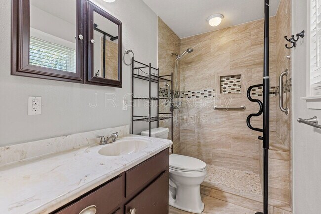 Building Photo - 8806 Fox Hollow Dr