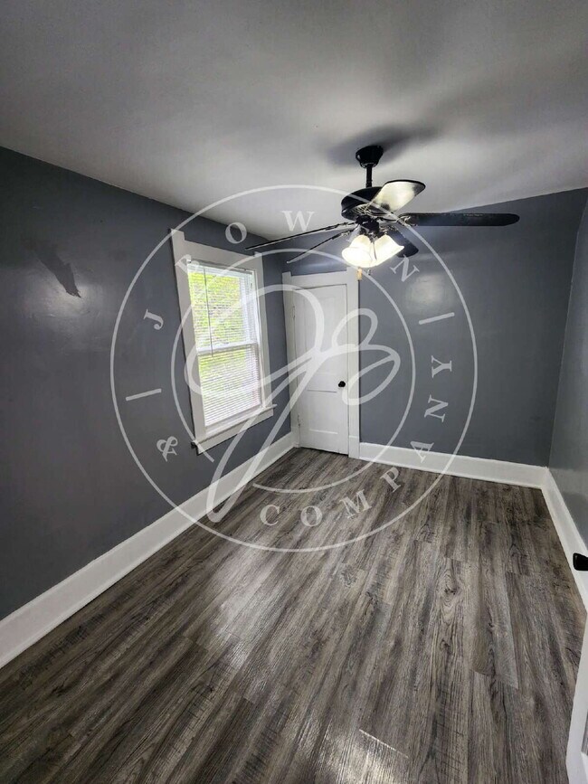 Building Photo - Spacious & Updated 3 Bed, 1.5 Bath Home – ...