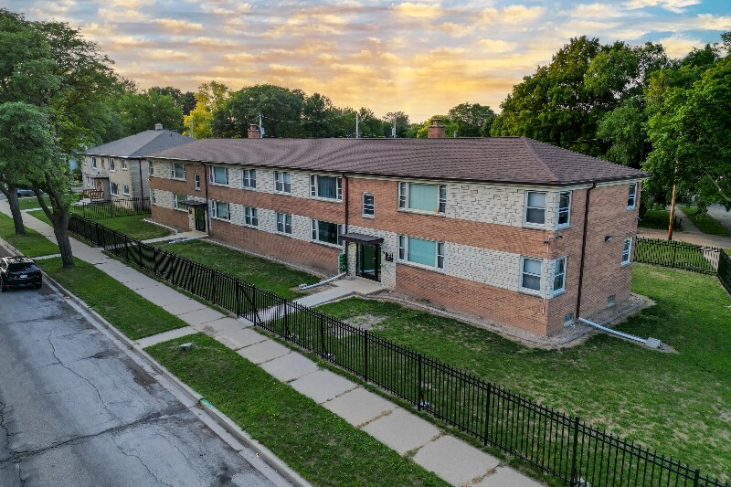 Building Photo - 7816 W Lisbon Ave