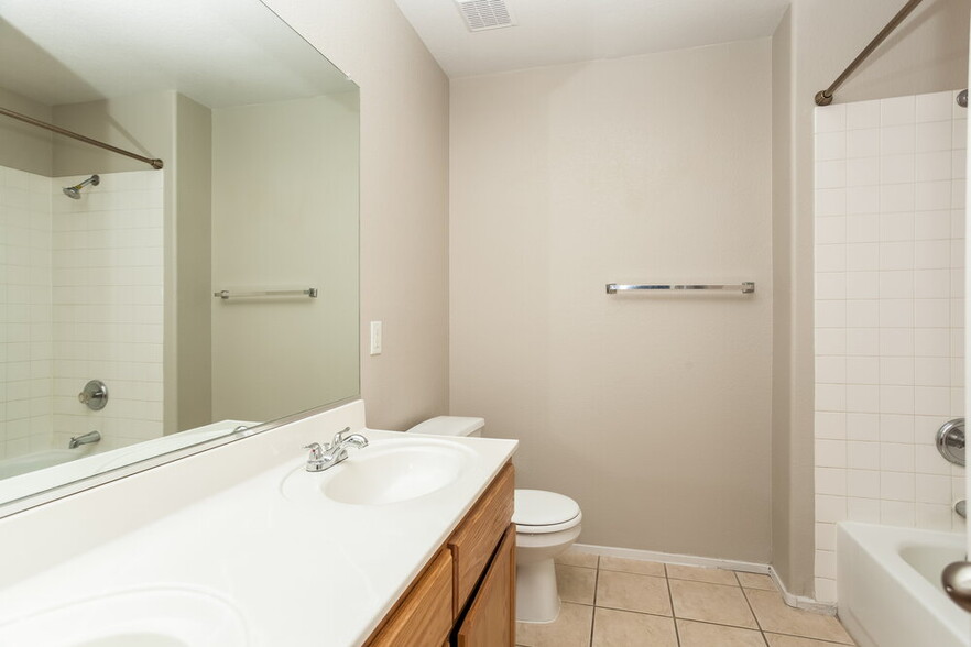 Building Photo - 8124 Lilac Harbor Ct