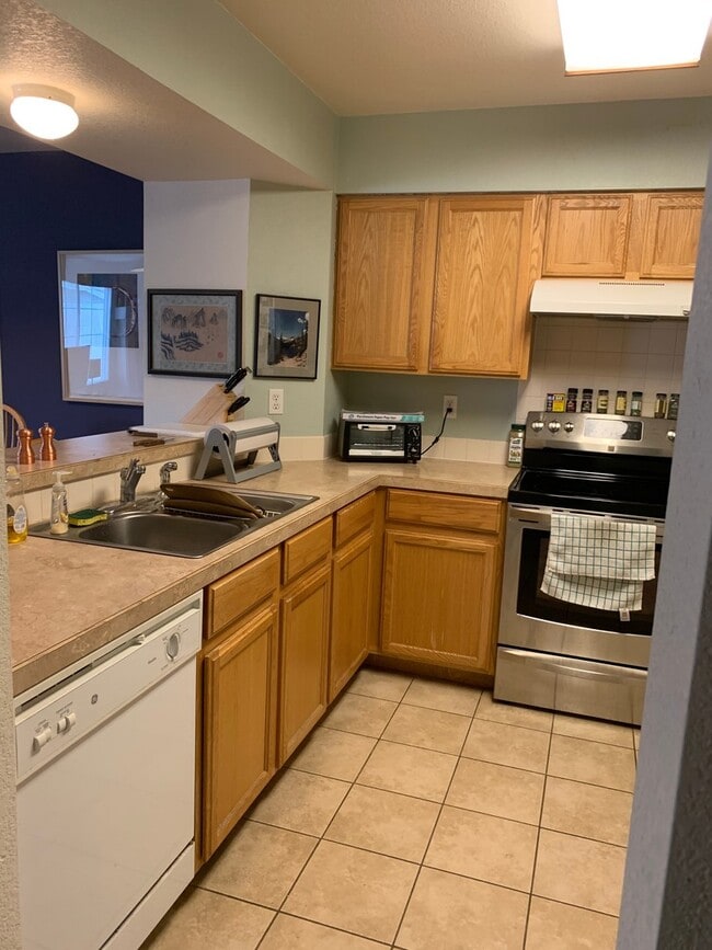 Building Photo - Beautiful 2 Bedroom, 2.5 Bath Townhome for Rent in Loveland!