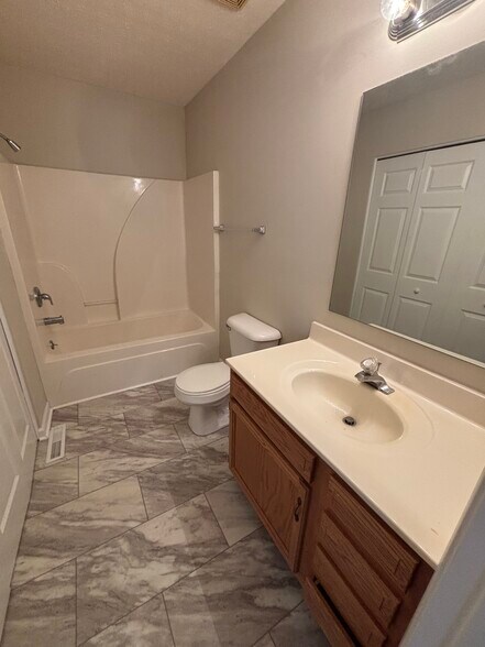 Building Photo - 1115 Regency Way