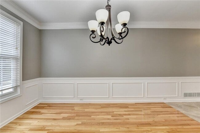 Building Photo - 2455 Kirkstone Dr