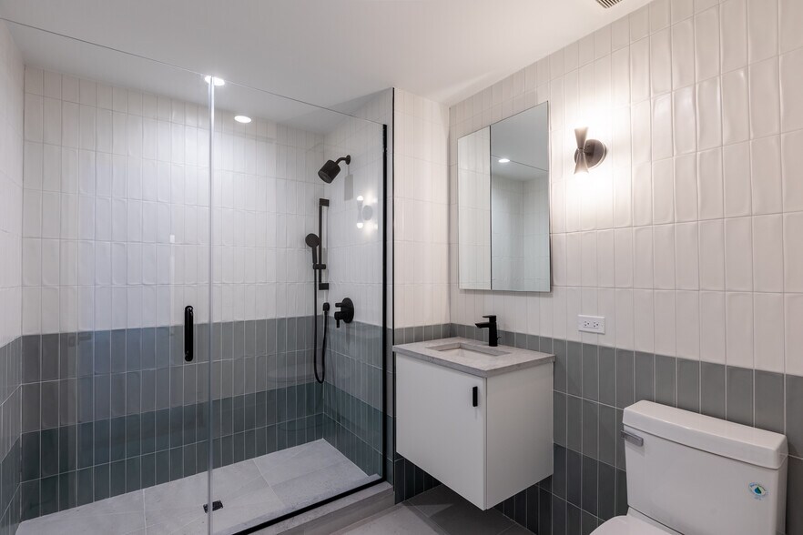 Building Photo - 1712 Oak Ave