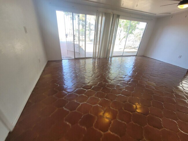 Building Photo - Ready to View!!