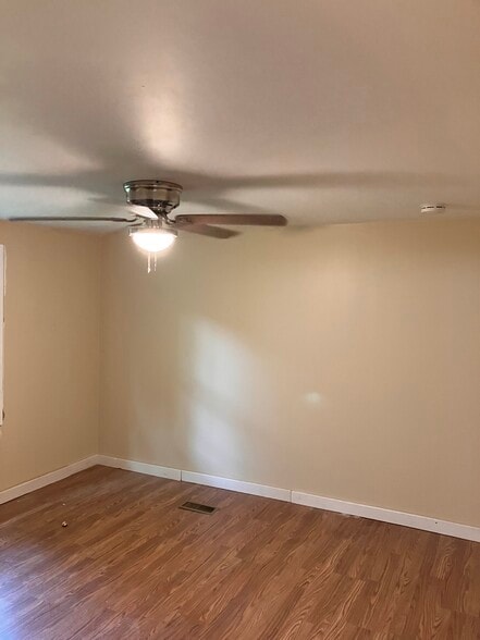 Building Photo - 2831 Oak Hill Cir