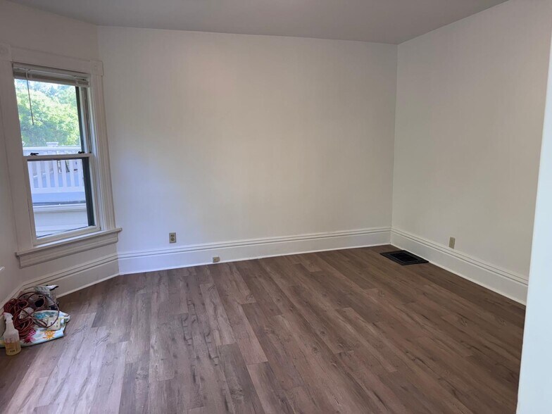 Building Photo - 2577 N Frederick Ave