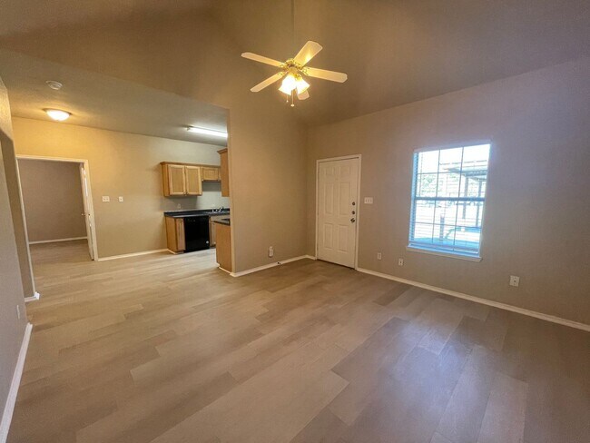 Building Photo - 105-107 Sunburst Court