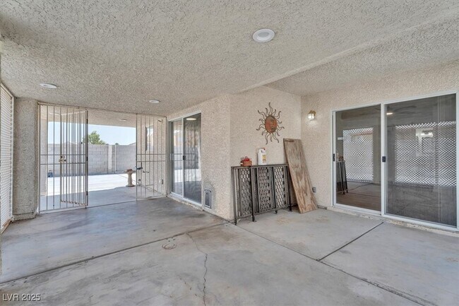 Building Photo - 8200 Cimarron Ridge Dr
