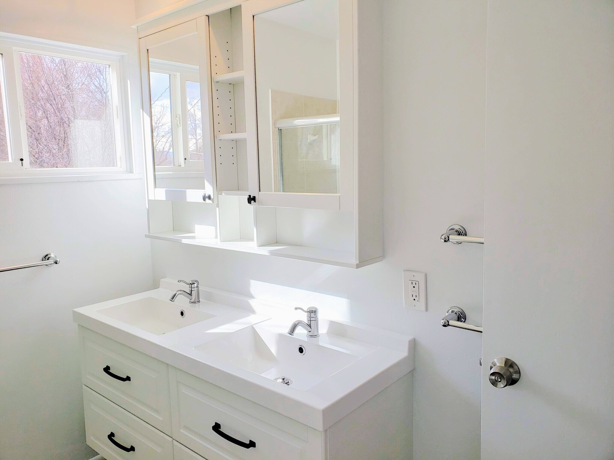 2 sink bathroom - 3155 S Fox St