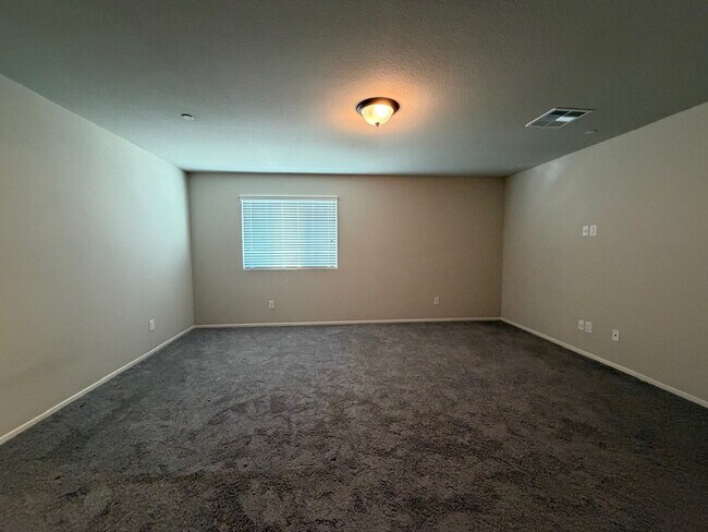 Building Photo - GATED 4 BED 2.5 BATH 2 CAR GARAGE SINGLE FAMILY HOME w/ LOFT, BEDROOM DOWNSTAIRS, NEXT TO COMMUNI...