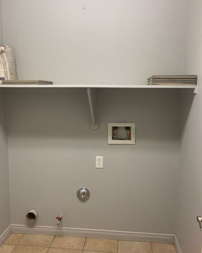 Building Photo - Beautiful and spacious 3 bedroom!