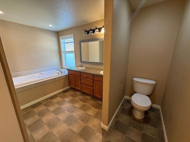 Building Photo - 4 Bedroom Home For Rent In The Dalles