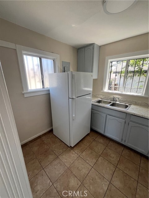 Building Photo - 5216 S Budlong Ave