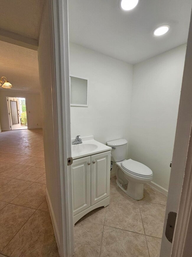 Building Photo - 211 Saxony Ln