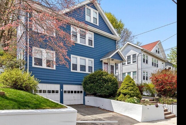 Building Photo - 62 Edgecliff Rd