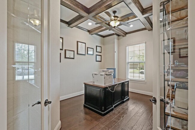 Building Photo - 5730 Balcones Ridge Ln