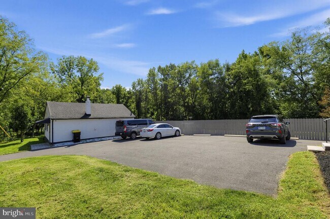 Building Photo - 2954 Dekalb Pike