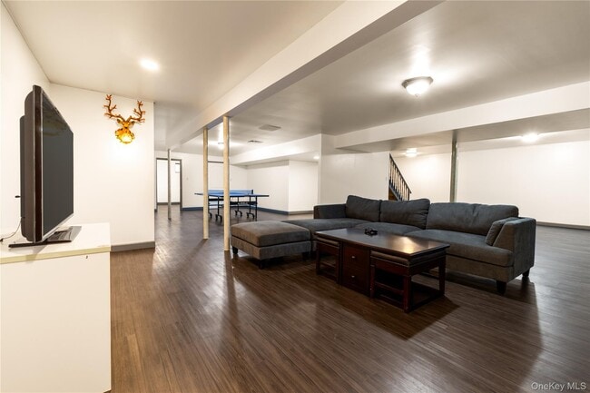 Building Photo - 12 Bolton Dr