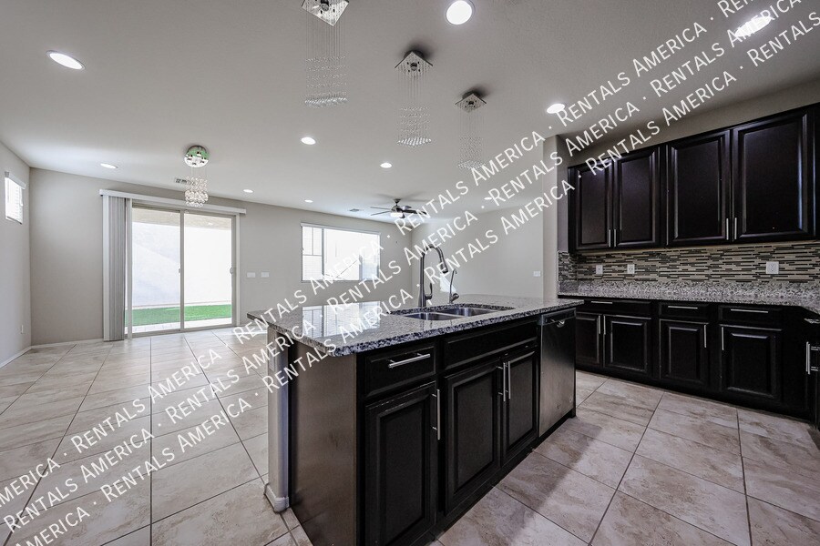 Building Photo - 270 N Scott Dr