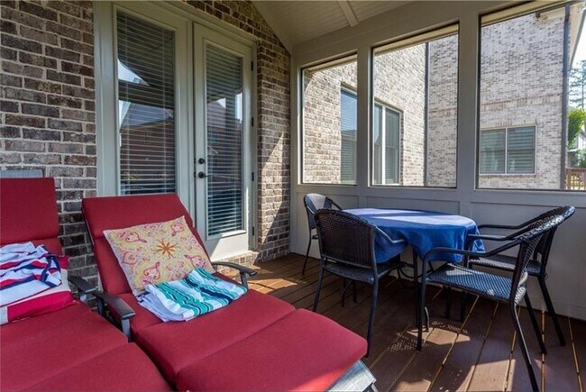 Building Photo - 4939 Kentwood Dr