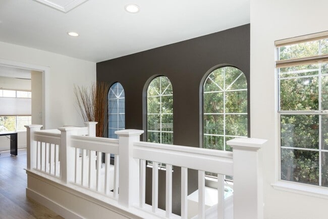 Building Photo - 1 Passage Ln