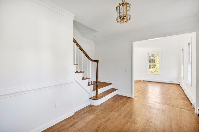 Building Photo - 41 Butternut Ln