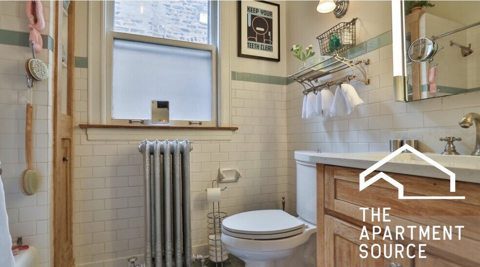 Building Photo - 2549 W Wilson Ave