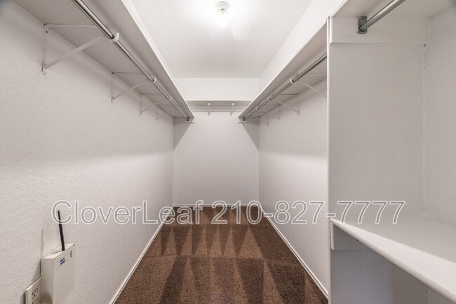 Building Photo - 6203 Lakeview Dr.