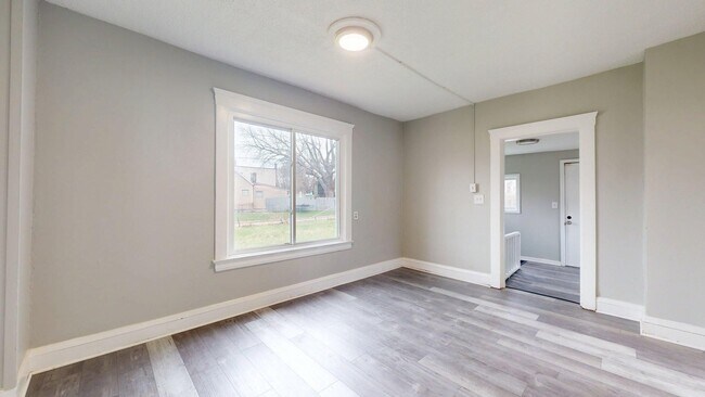 Building Photo - Lorain/W.73 neighborhood, updated 3 bed/1 bath single family house.