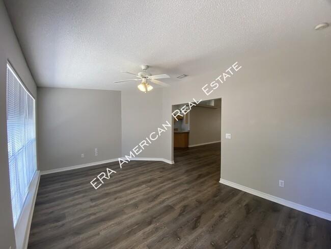 Building Photo - 2110 Bahama Dr