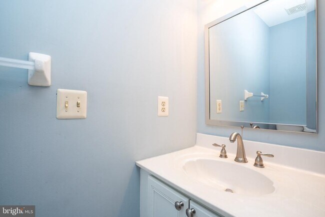 Building Photo - 128 S Barrow Pl