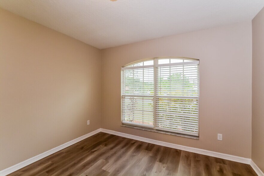 Building Photo - 2701 Athens Dr