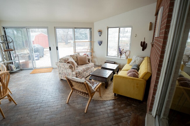 Building Photo - 180 Estes St