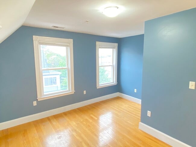 Building Photo - 99 Fellsway W