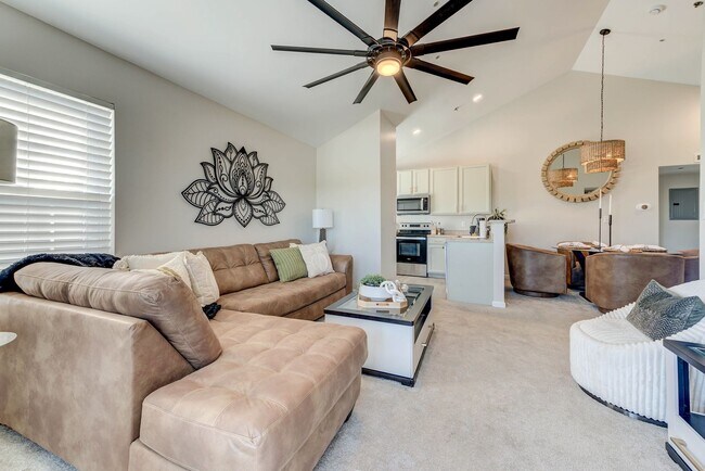 Building Photo - Tastefully updated 2-bedroom, 2-bath condo