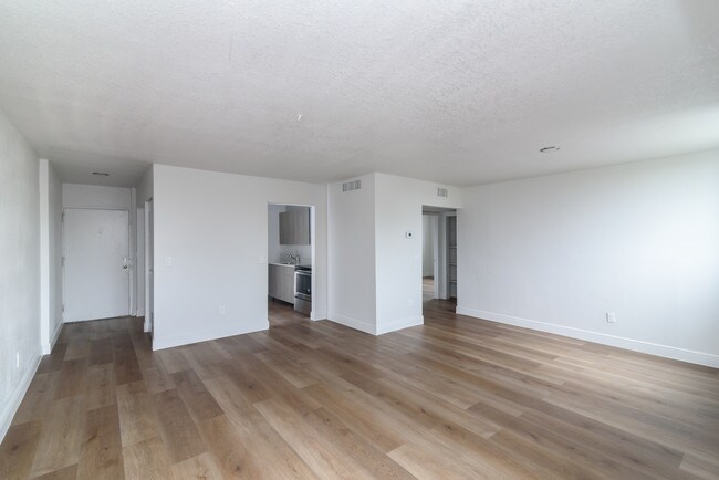 Building Photo - Prestige Palms